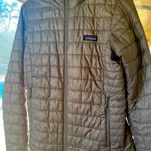 Womens Patagonia grey puff jacket